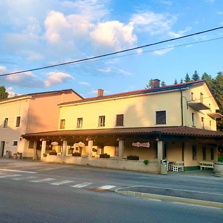 Gostisce Stari Grad Hotel Senozece Екстериор снимка