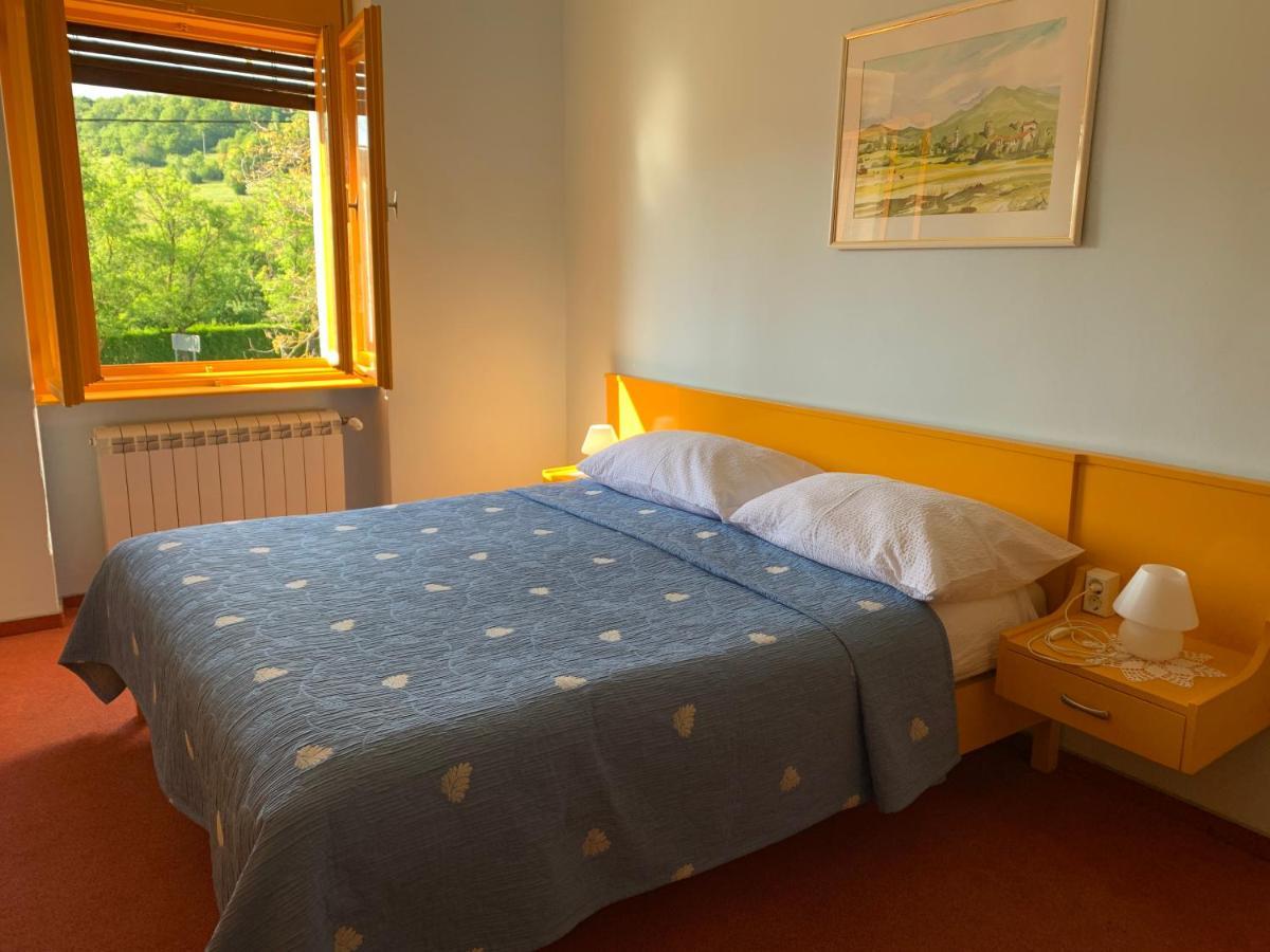Gostisce Stari Grad Hotel Senozece Екстериор снимка