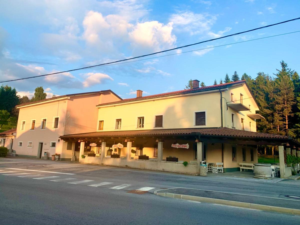 Gostisce Stari Grad Hotel Senozece Екстериор снимка